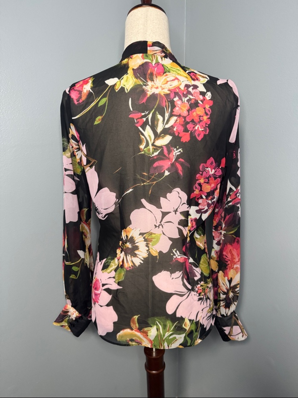 Express Women’s Black/Pink Floral Sheer Tie-Front Blouse Sz M - Picture 6 of 7